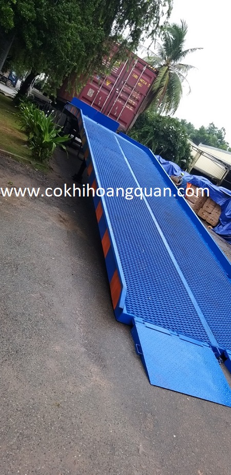 Cầu xe nâng lưới mắt cáo được giao tại KCN Minh Hưng - Bình Phước